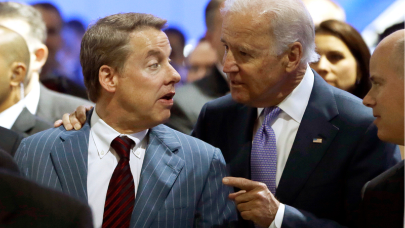 Illustration for article titled VP Joe Biden Being Ridiculous At The Detroit Auto Show
